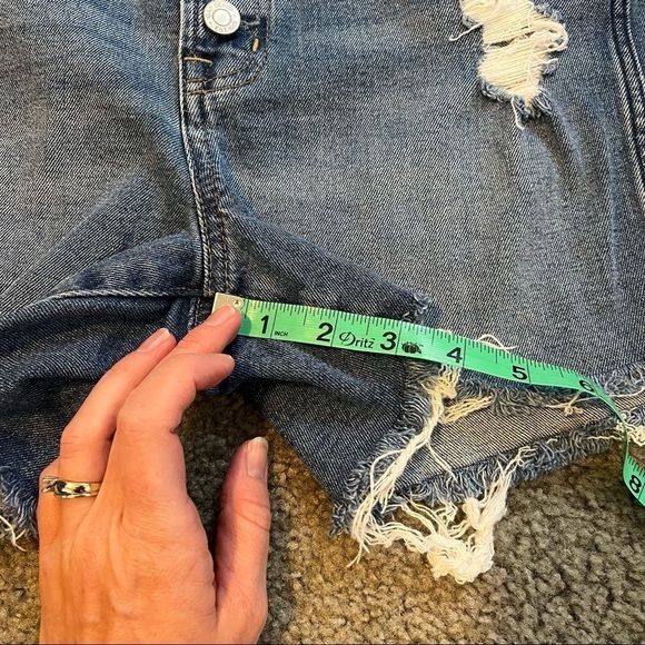 GAP 2020 high rise button fly distressed denim short 3.5” inseam - Picture 7 of 10
